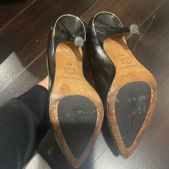 Gently Loved Black Leather Donald J Pliner Heels - Picture 5 of 8
